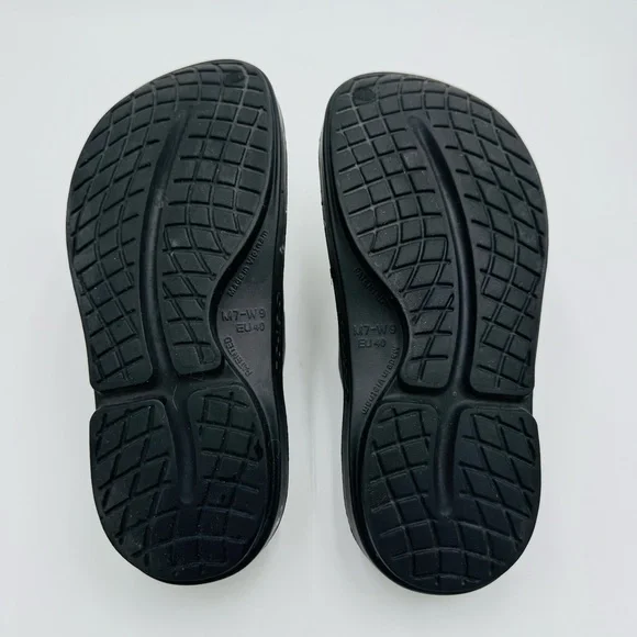 Oofos recovery clogs. Men’s 7 Women’s 9 Eau 40. - Picture 5 of 7